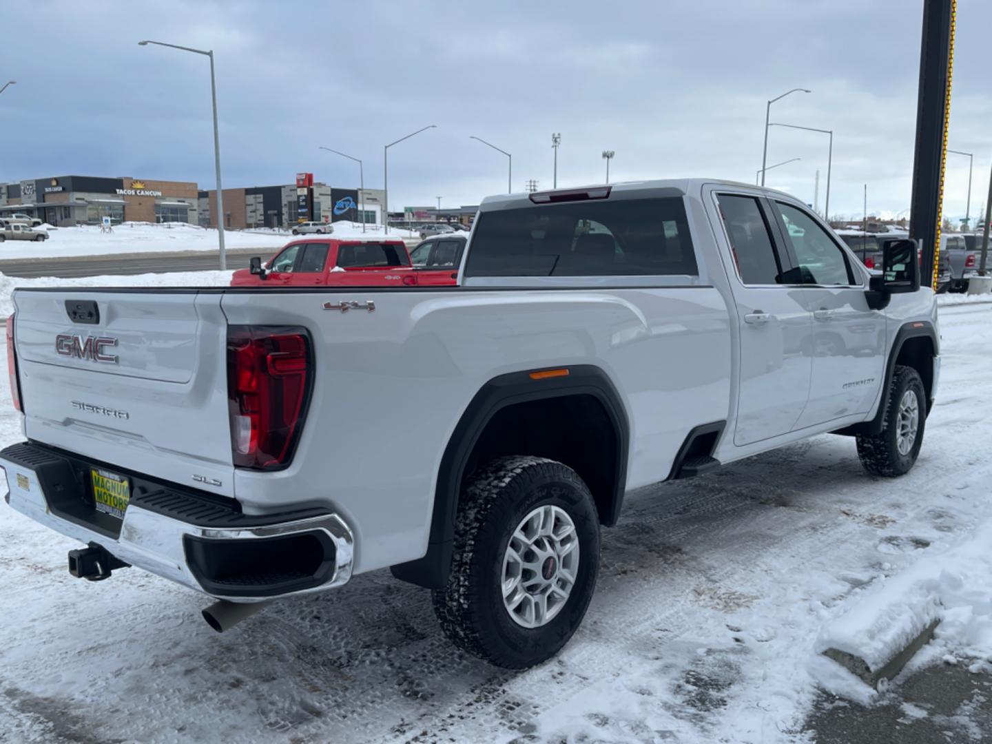 2022 White /charcoal cloth GMC Sierra 2500HD SLE (1GT59ME79NF) with an 6.6 Liter engine, 6 speed automatic transmission, located at 1960 Industrial Drive, Wasilla, 99654, (907) 274-2277, 61.573475, -149.400146 - Photo#6